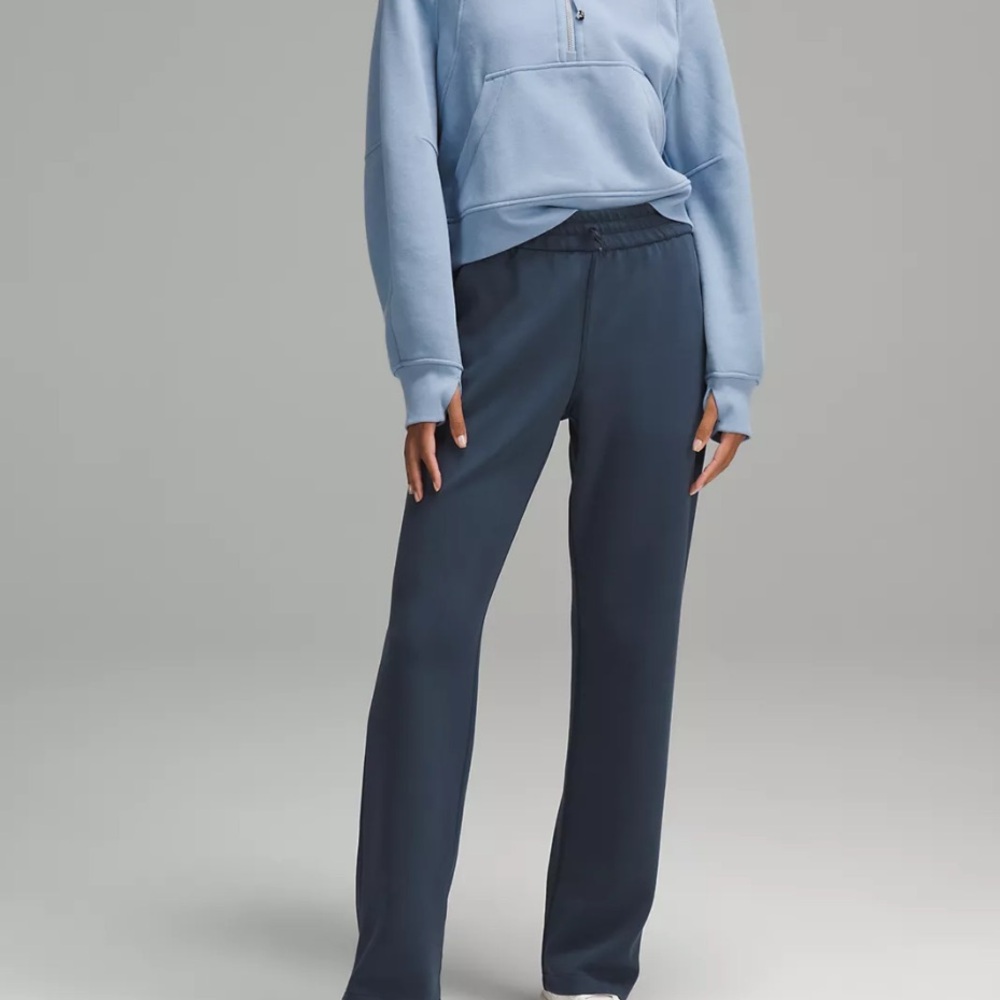 Lululemon Softstreme High-Rise Pant
Regular